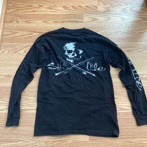 Salt Life black skull long sleeve fishing pole